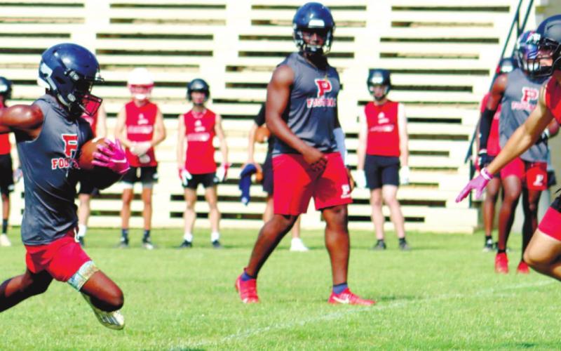 Brayon Farley makes a cut and to avoid being tagged. ARELLA CASH/Staff
