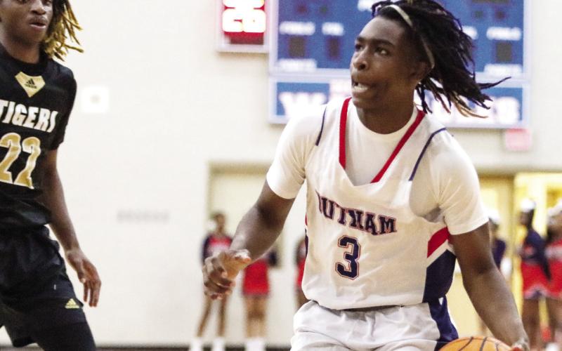 War Eagles’ sophomore J’mari Greene (3) drives the lane against Greene County in a win on Dec. 8. LANCE MCCUR LEY/Staff