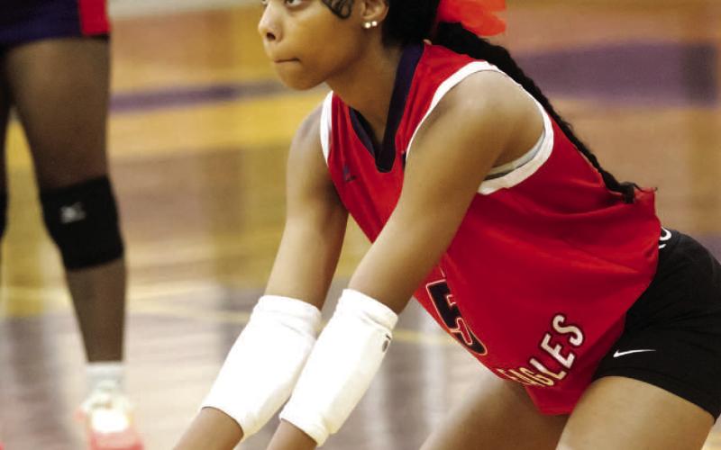 Putnam County junior libero Alexis Evans gets into position. BRAD HARRISON/Staff