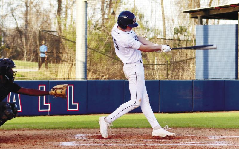 Dakota Jones (15) drives the ball up the middle for Putnam County. ARELLA CASH/Staff