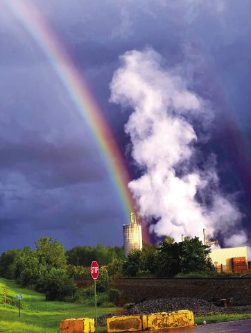 Mother Nature and industry compete for attention last week at the Interfor lumberprocessing plant on Dennis Station Road, south of Eatonton. Have you seen a sight that bugs you, captures your imagination or makes you wonder what’s going on? Tell us about it. Send email to editor@msgrnews. com or call 706-749-7232. IAN TOCHER/Staff