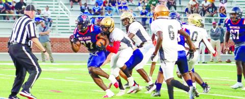 Putnam County running back Tamarion Peters (27) tries to find a hole through Oconee County’s defense. Peters also had a big impact against Jasper County. ARELLA CASH/Staff