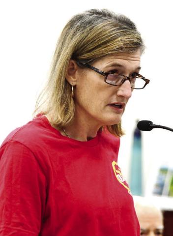 Miriam Hatcher expresses concern about a proposed rock quarry coming to Putnam County. IAN TOCHER/Staff