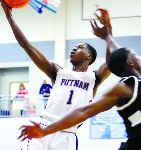 Senior Eren Banks (1) goes up for a layup against Washington County in last Tuesday’s win. ARELLA CASH/Staff