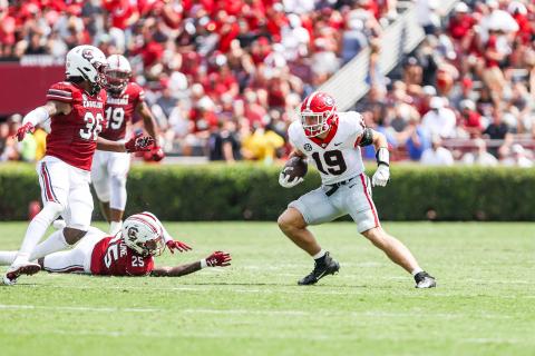 Georgia tight end Brock Bowers (19) during a game against South Carolina at Williams-Brice Stadium in Columbia, S.C., on Saturday, Sept. 17, 2022. (Photo by Tony Walsh)