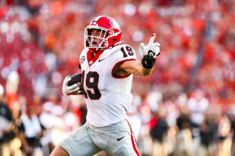 Georgia tight end Brock Bowers (19) during Georgia’s game against Auburn on Pat Dye Field at Jordan-Hare Stadium in Auburn, Ala., on Saturday, Sept. 30, 2023. (Tony Walsh/UGAAA)