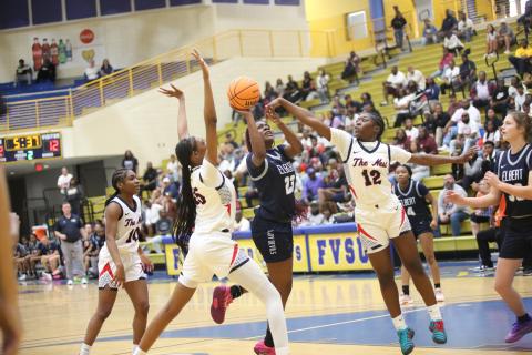 Elbert County’s Zy Belcher (23) drives to the basket, contending with Putnam County’s De’Nadia Dunn (25) and Eriyana Little (12) in the paint. Courtesy of BO UNDERWOOD/Elberton Star