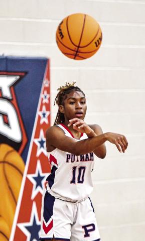 Putnam freshman Journey Waller (10) tossed the ball inbounds. CHARLES JORDAN/Staff