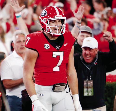 Georgia tight end Lawson Luckie (7) celebrates after hauling in a six-yard touchdown catch against Texas. LANCE McCURLEY/Staff