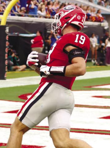 Bulldogs’ tight end Brock Bowers (19) runs into the end zone after making a bobbling-catch over a Florida defender during last Saturday’s game. BRENDAN KOERNER/Staff