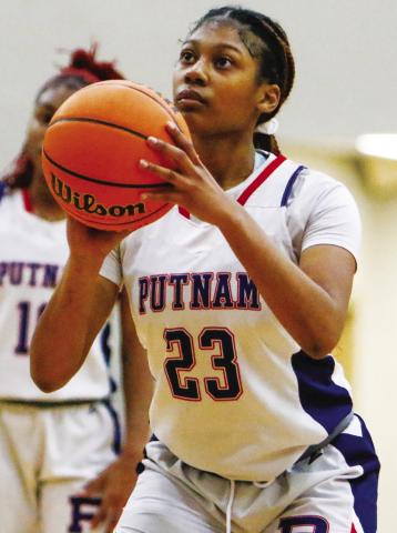 Putnam County’s A’ziyah Williams gets set to attempt a free throw. LANCE McCURLEY/Staff