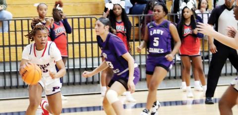 Junior Halana Griffin (25) drives the baseline in a game against Jasper County. ARELLA CASH/Staff