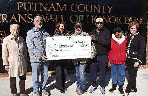 L-R: Talethia and Randy McMichael joined 100 Women Who Care Lake Country Director Rebecca Prance and Veterans Wall of Honor Park administrator Nikki Barker, with Rev. Sidney Jackson, his wife, Lula, and 100WWCLC member Nancy Marshall, as the charitable organization made a $10K donation to support the downtown Eatonton park. IAN TOCHER/Staff