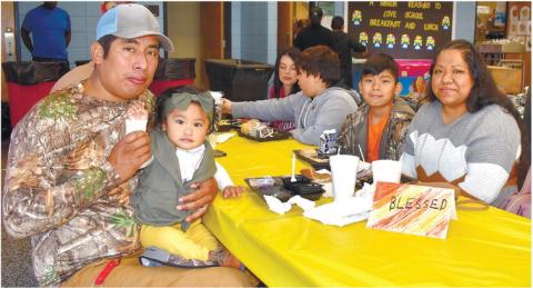 PCES hosts parent-student Thanksgiving lunches