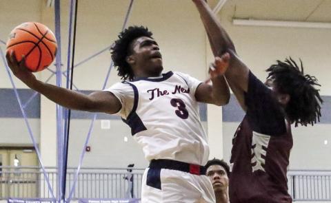 Putnam County’s Jmari Greene (3) attempts to go up for a layup over a Southwest Atlanta Christian defender. TREY NORRIS/Staff