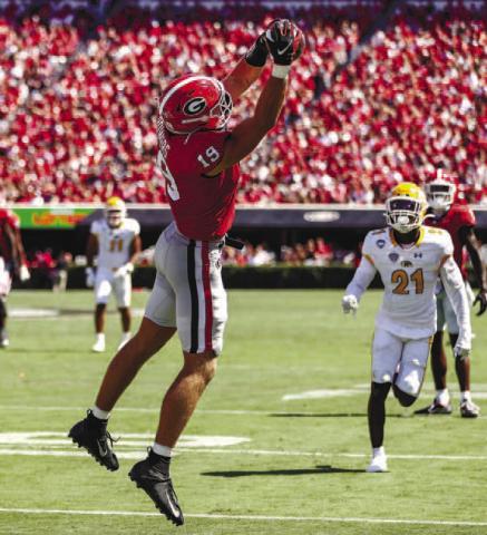 Brock Bowers (19) jumps up and makes an incredible catch just before going out-of-bounds near the goal line. KAYLA RENIE/UGA Athletics