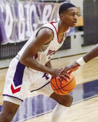 Eren Banks (1) was Putnam County’s leading scorer this past season, averaging over 20 points per game. LANCE McCURLEY/Staff
