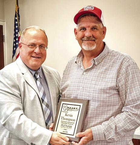 Assistant Superintendent Scott Sauls presents Kevin Thompson with the H.E.A.R.T. Award. LINDSEY RICKMAN/PCCSS