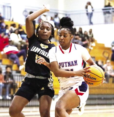 Putnam County senior Kamyra Aikens (21) is the team’s leading scorer right now. She’s been hot the past couple of weeks, averaging over 15 points per game. LANCE McCURLEY/File photo