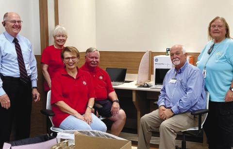 Elks donate laptops to veterans