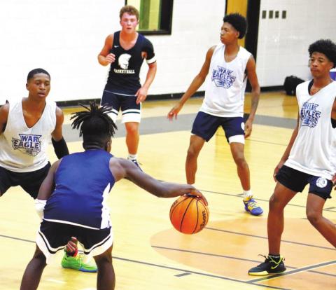 A trio of Putnam County guards set up in a zone, trying to stop the opposing team’s guard. ARELLA CASH/Staff