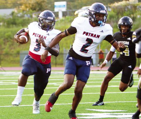 Putnam County tailback Rashod Daniel (3) runs around the edge of the Greene defense behind quarterback Jamarion Robertson (2). (LANCE MCCURLEY/Staff)
